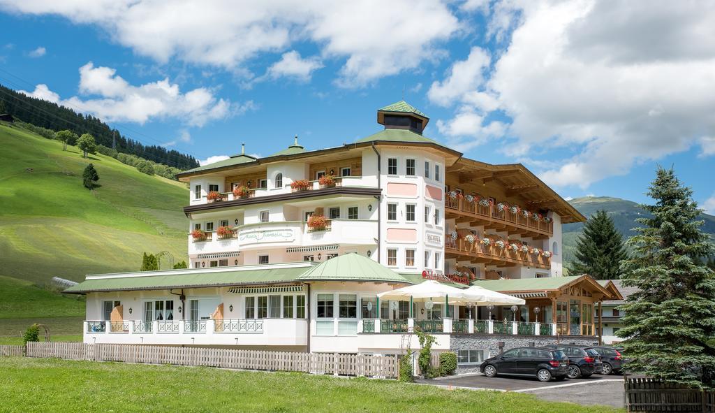 Hotel Maria Theresia 겔로스 외부 사진